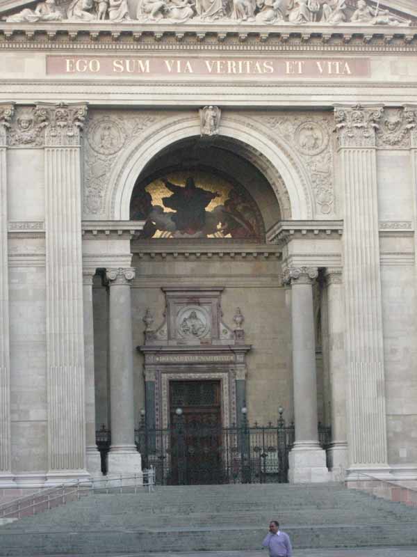 vstupni-portal-kostela.jpg